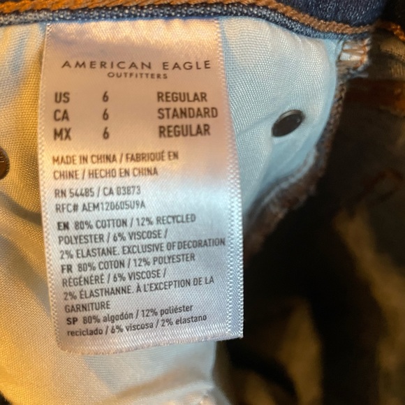 American Eagle women’s jeans. Size 6 regular. Next level stretch. Like new! - Picture 6 of 6